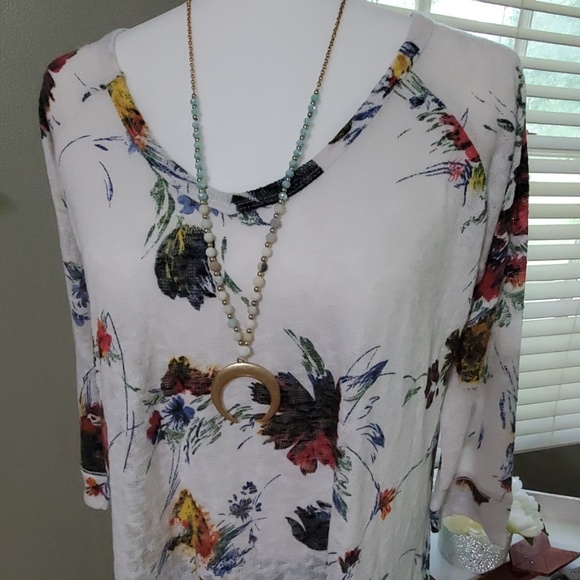 *LAST ONE* Floral Hi-Low Tunic Top - Picture 5 of 8